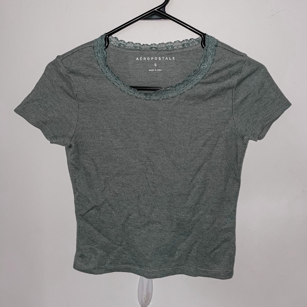 AEROPOSTALE cropped lace trim tee